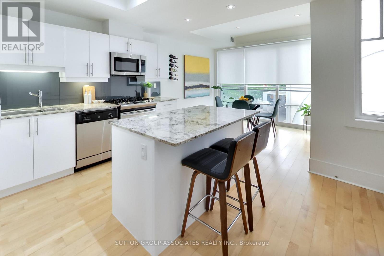 103b Walmer Road, Toronto, Ontario  M5R 2X6 - Photo 9 - C12173440