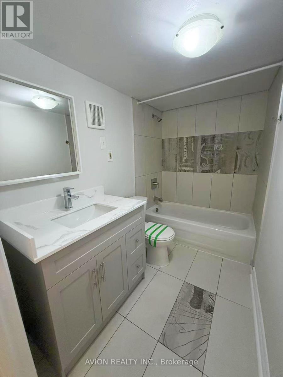 Bsmt - 342 Moore Park Avenue, Toronto, Ontario  M2R 2R6 - Photo 11 - C12173468