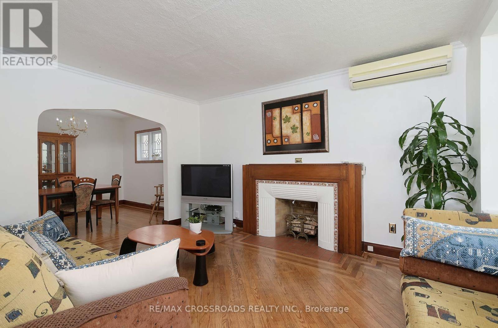 334 O'connor Drive, Toronto, Ontario  M4J 2V3 - Photo 7 - E12173261