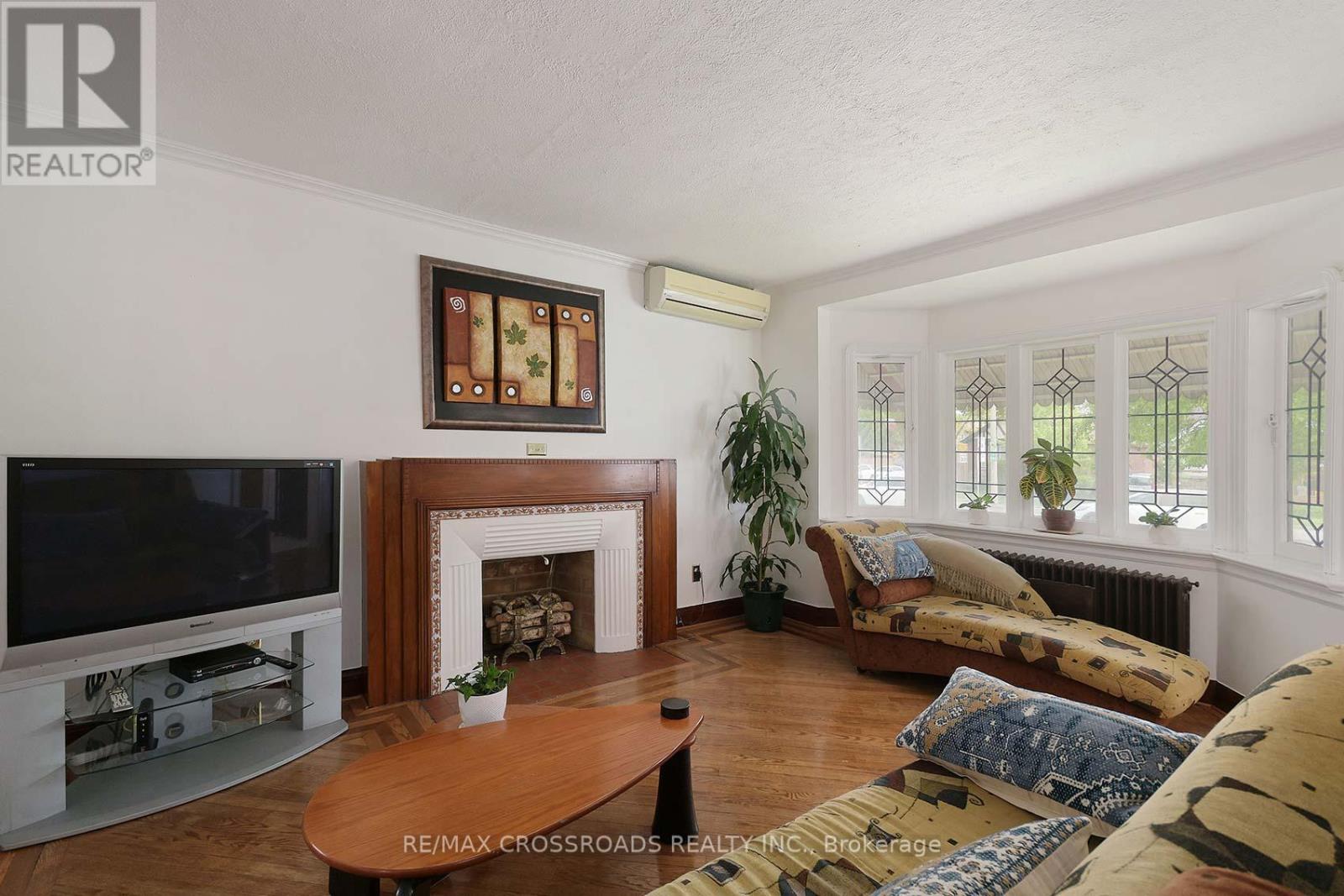 334 O'connor Drive, Toronto, Ontario  M4J 2V3 - Photo 9 - E12173261