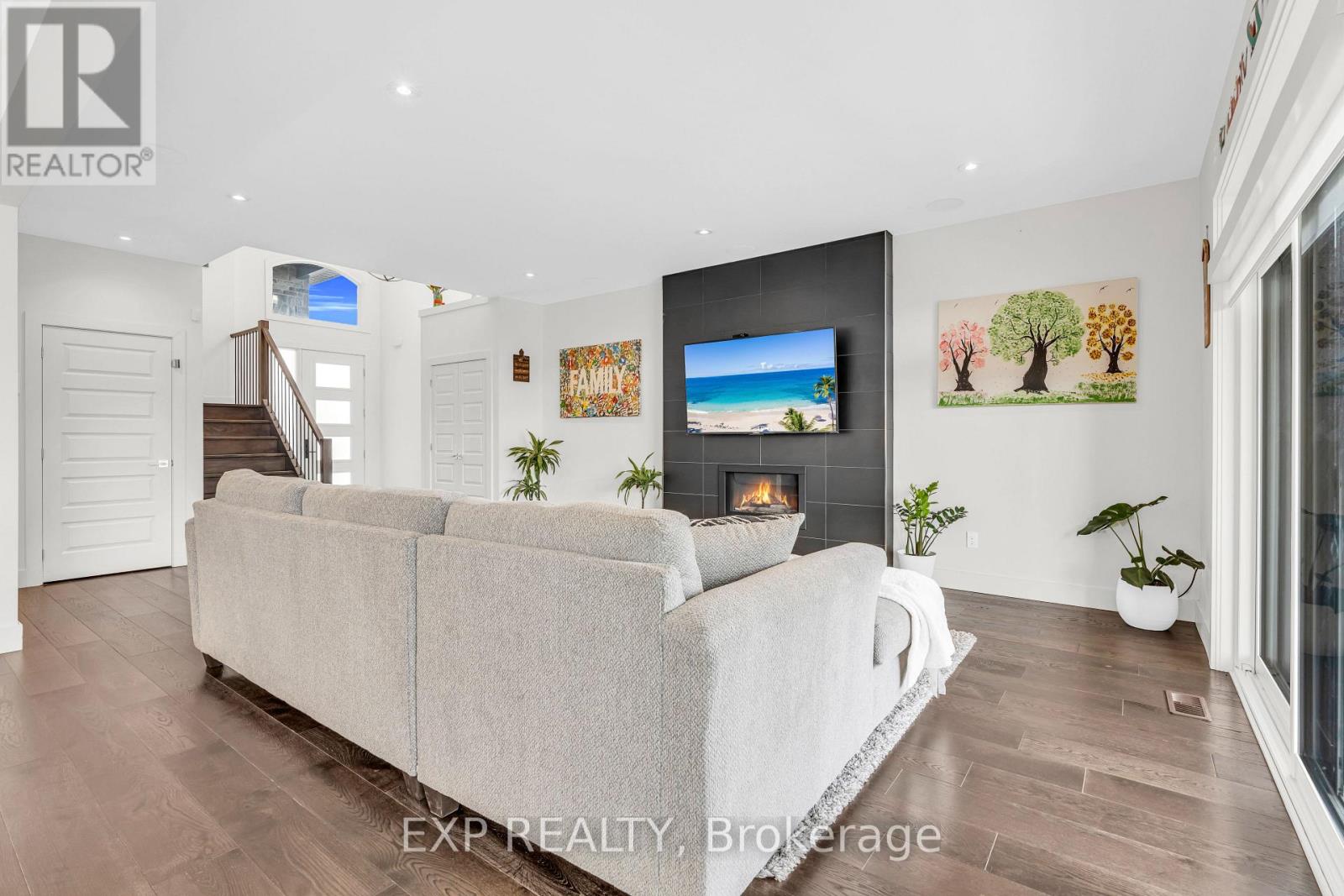 Photo 10 of 48 for 1784 Brayford Avenue