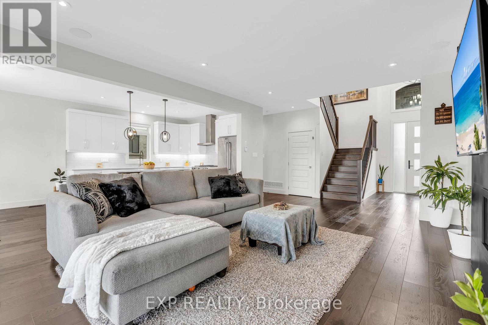 Photo 9 of 48 for 1784 Brayford Avenue