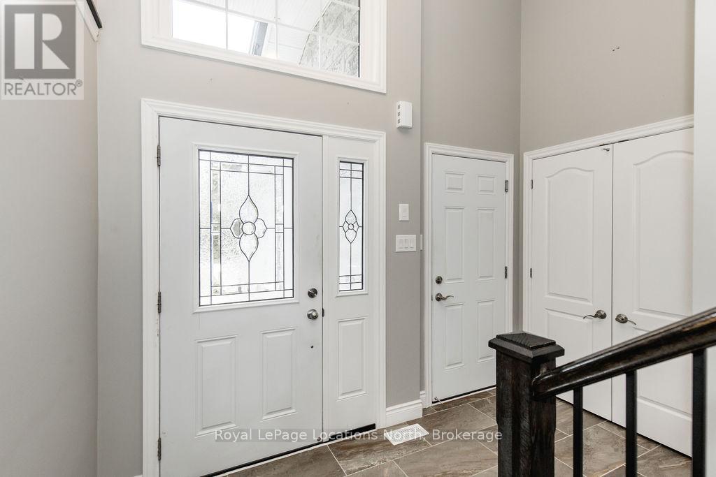 60 49th Street N, Wasaga Beach, Ontario  L9Z 1Y1 - Photo 2 - S12169060