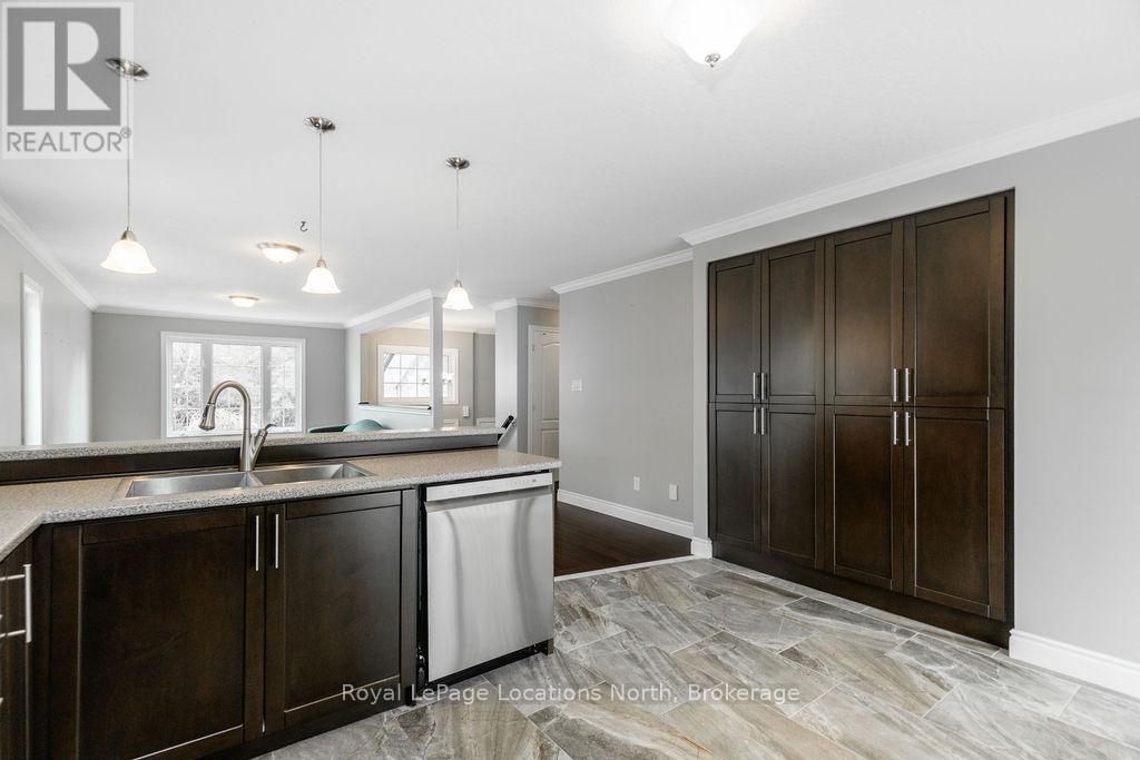 60 49th Street N, Wasaga Beach, Ontario  L9Z 1Y1 - Photo 8 - S12169060