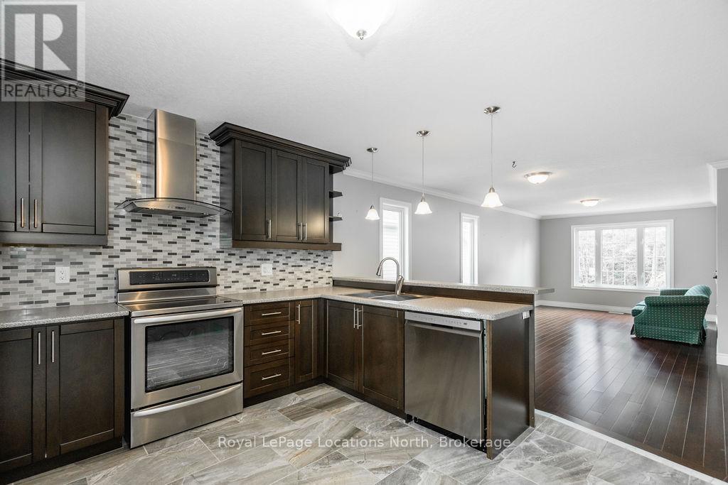 60 49th Street N, Wasaga Beach, Ontario  L9Z 1Y1 - Photo 7 - S12169060