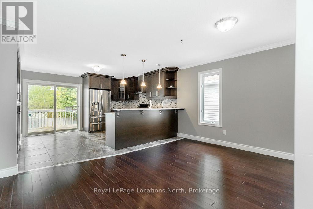 60 49th Street N, Wasaga Beach, Ontario  L9Z 1Y1 - Photo 3 - S12169060