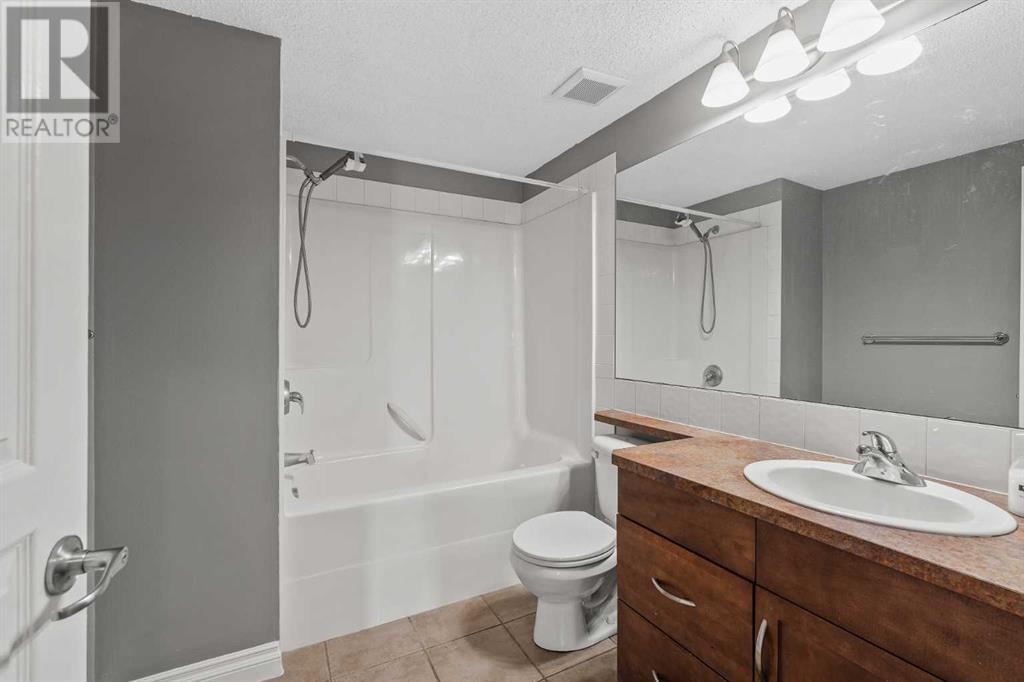 8, 153 Rockyledge View Nw, Calgary, Alberta  T3G 5Y5 - Photo 18 - A2215170