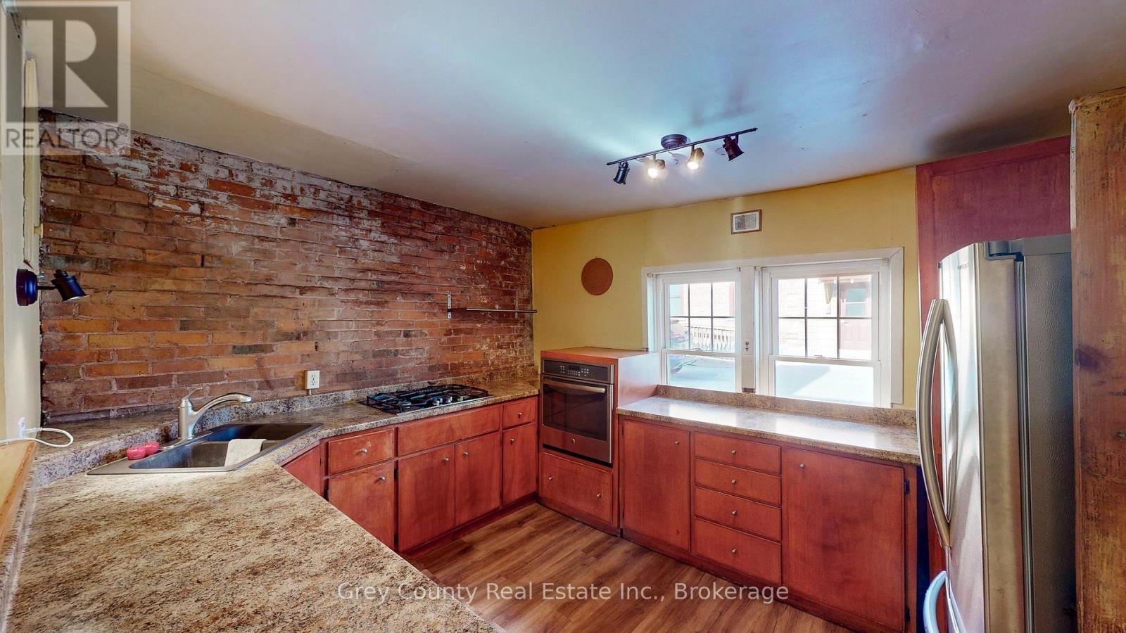 27-29 Main Street E, Grey Highlands, Ontario  N0C 1H0 - Photo 17 - X12070045