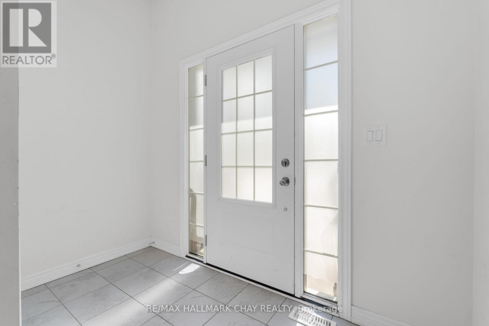 24 Churchlea Mews, Orillia, Ontario  L3V 8K9 - Photo 4 - S12173484