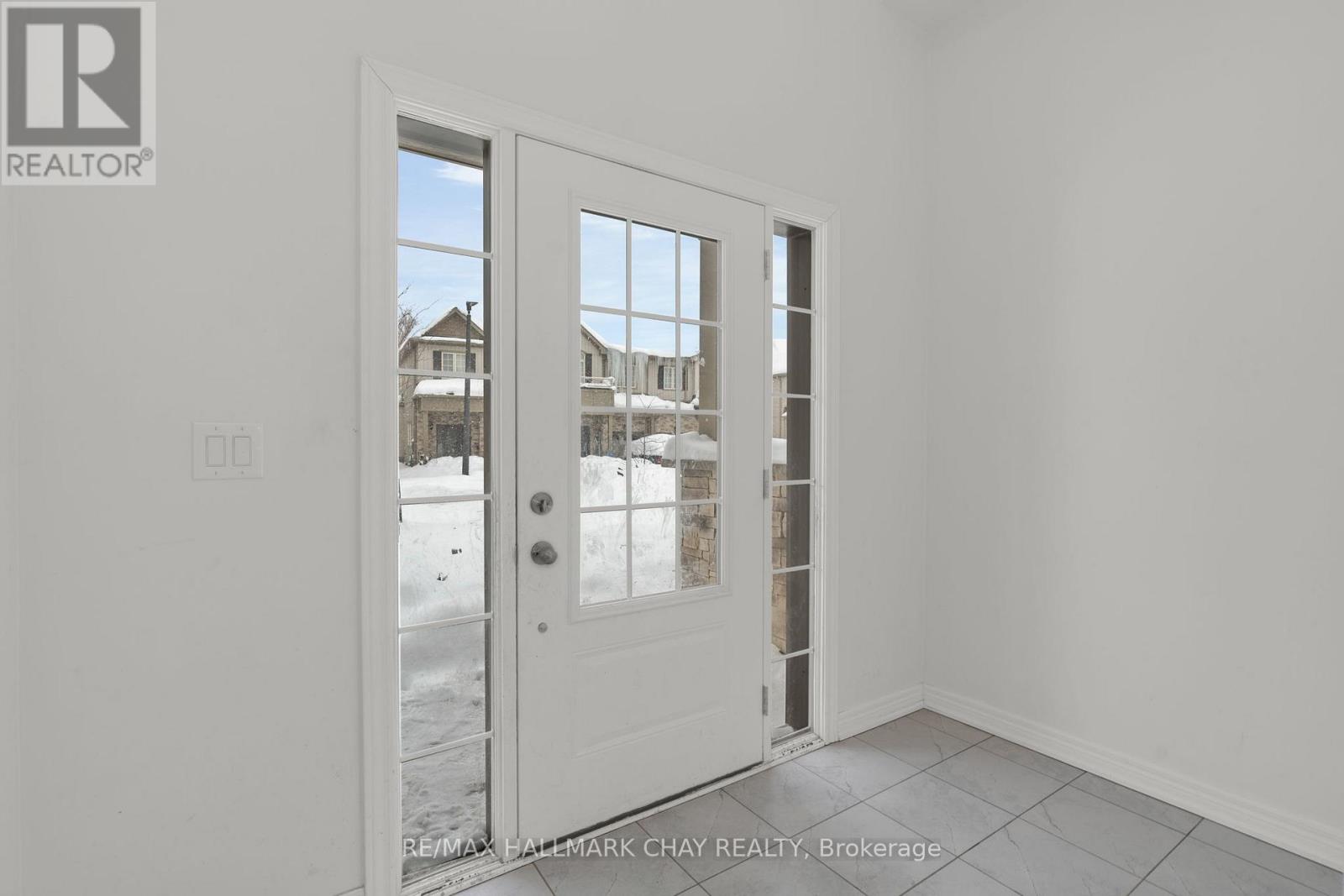 19 Churchlea Mews, Orillia, Ontario  L3V 8K9 - Photo 3 - S12173487