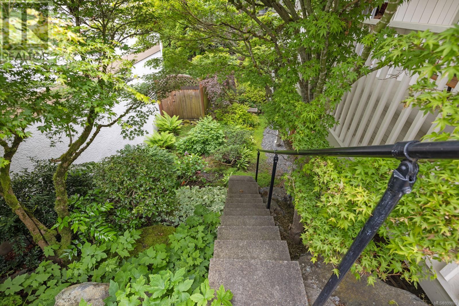 4696 Scottswood Pl, Saanich, British Columbia  V8Y 2Y1 - Photo 6 - 999803