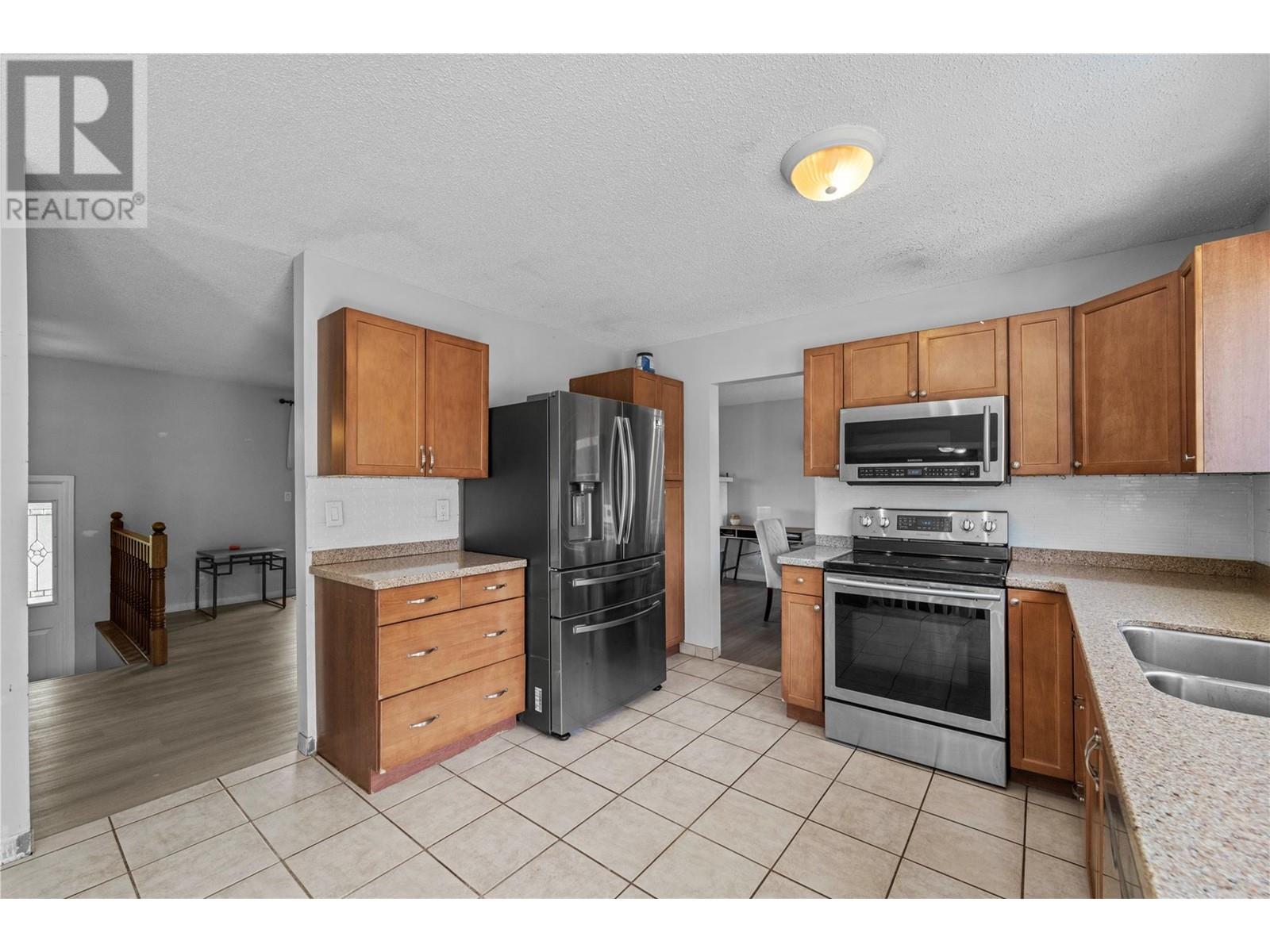 787 Gleneagles Drive, Kamloops, British Columbia  V2E 1J7 - Photo 2 - 10348661