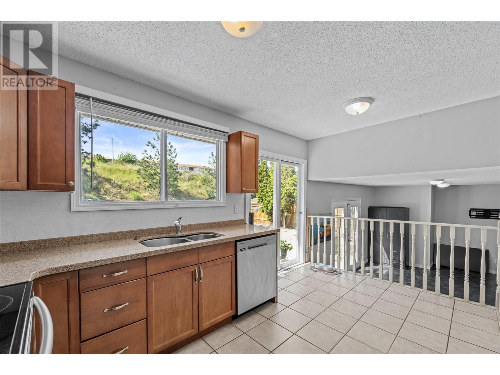 787 Gleneagles Drive, Kamloops, British Columbia  V2E 1J7 - Photo 9 - 10348661