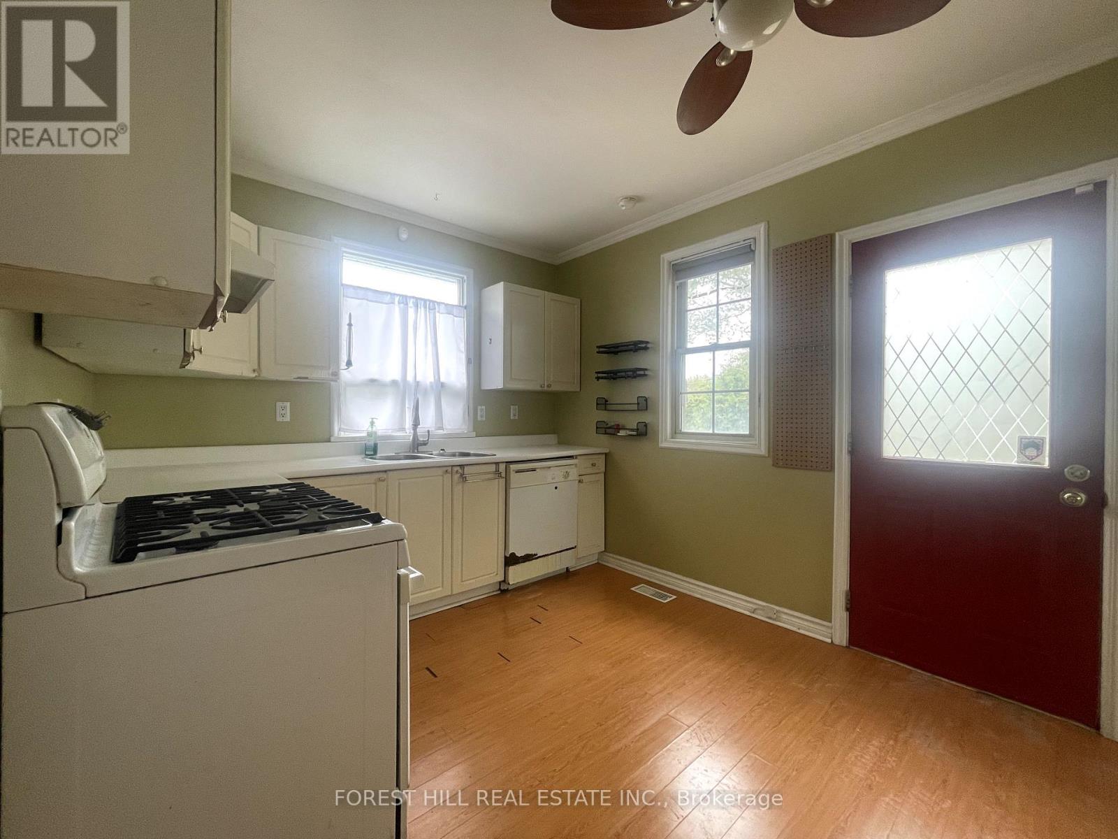 92 Twenty Sixth Street, Toronto (Long Branch), Ontario  M8V 3S1 - Photo 11 - W12173253