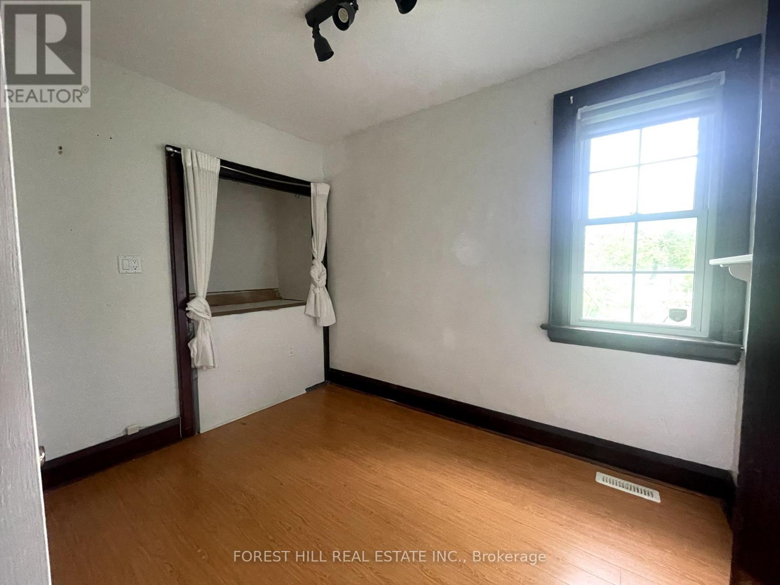 92 Twenty Sixth Street, Toronto (Long Branch), Ontario  M8V 3S1 - Photo 4 - W12173253