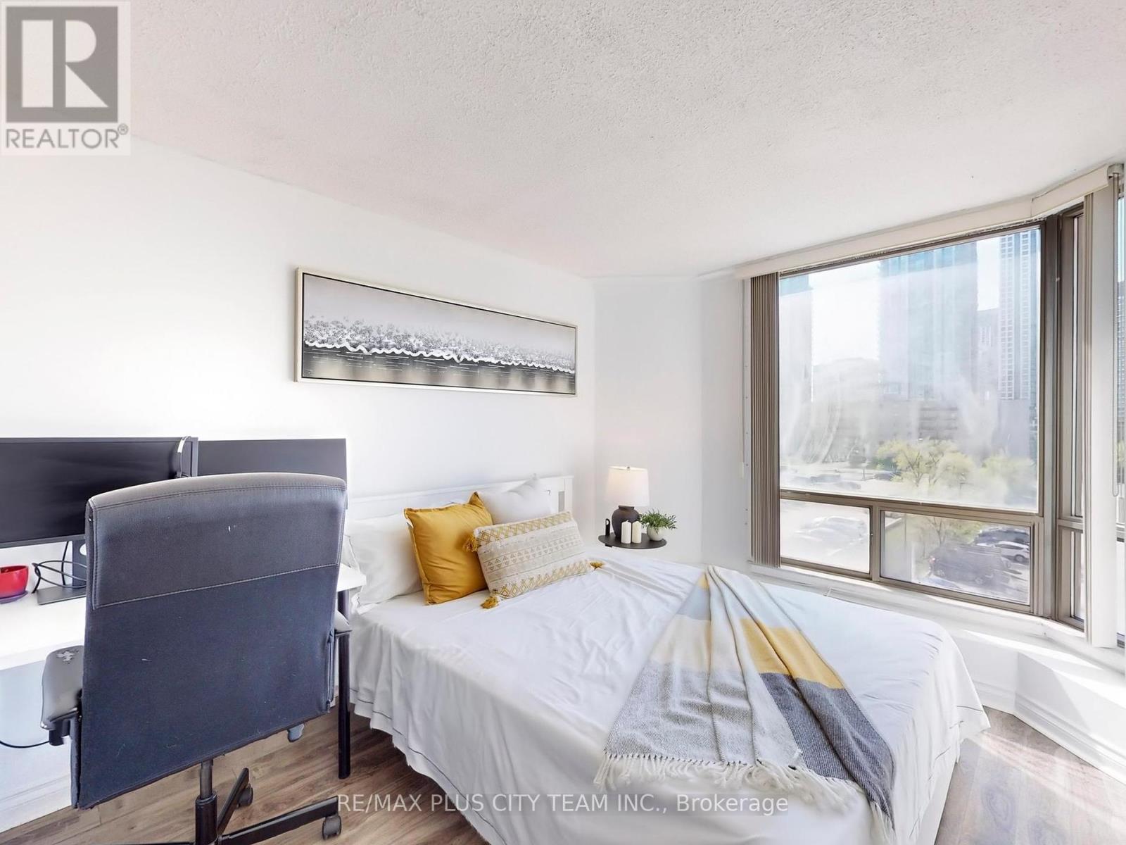 605 - 25 Fairview Road W, Mississauga, Ontario  L5B 3Y8 - Photo 13 - W12173258