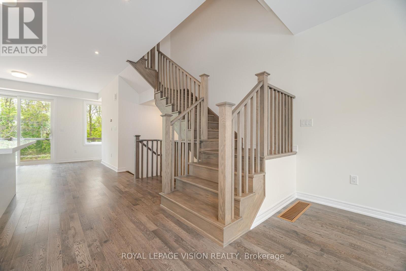 38 Folcroft Street, Brampton, Ontario  L6Y 6L3 - Photo 5 - W12173288