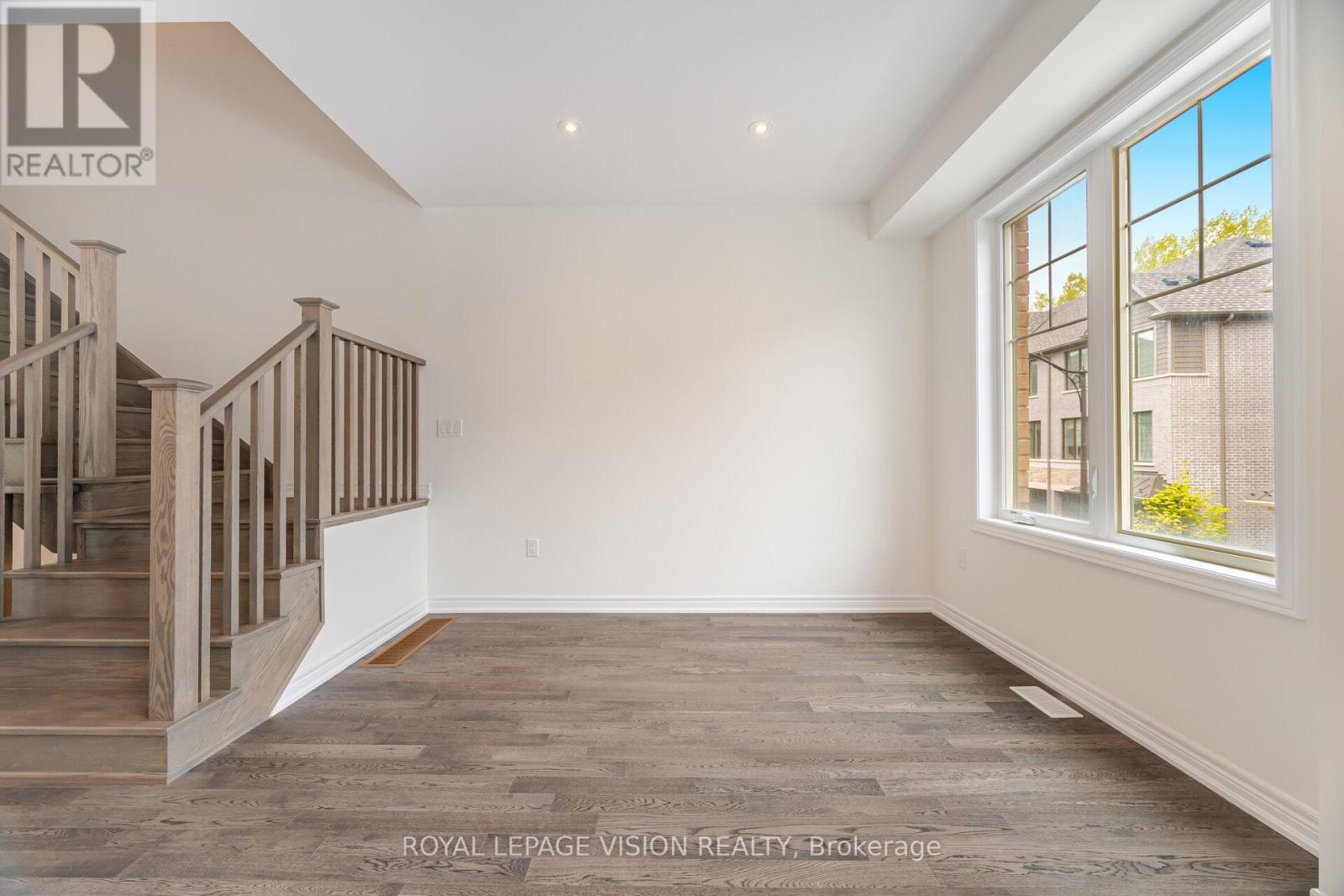 38 Folcroft Street, Brampton, Ontario  L6Y 6L3 - Photo 6 - W12173288
