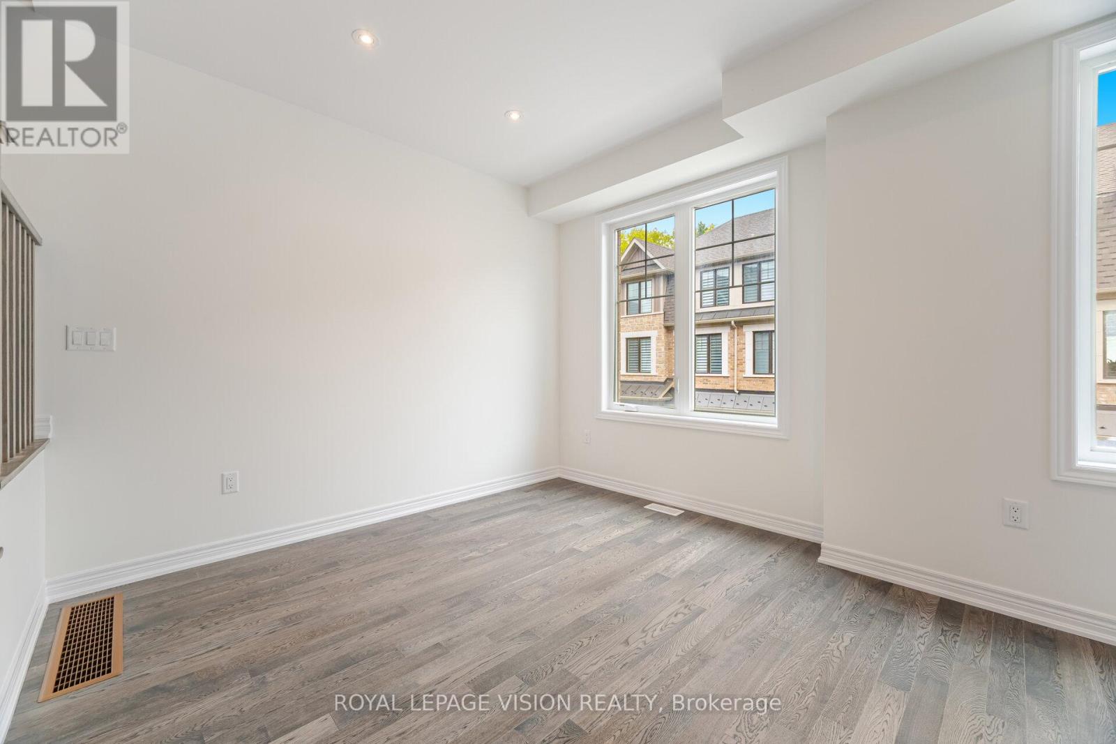 38 Folcroft Street, Brampton, Ontario  L6Y 6L3 - Photo 7 - W12173288