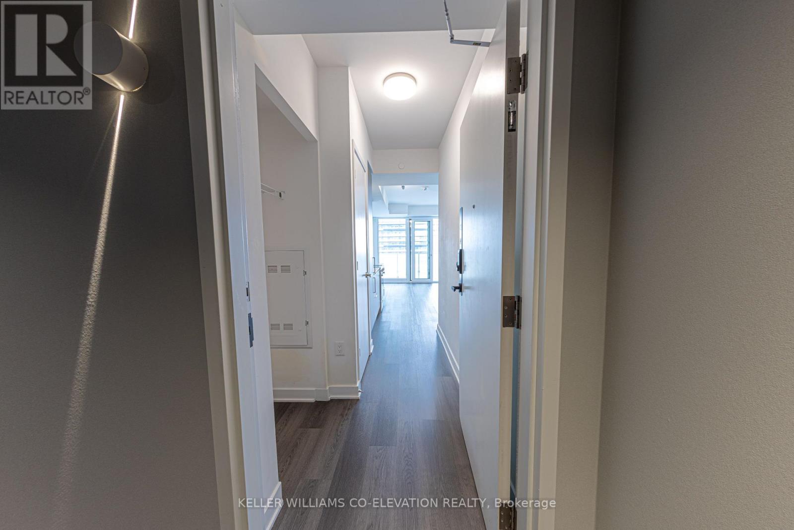 4708 - 3900 Confederation Parkway, Mississauga, Ontario  L5B 0M3 - Photo 2 - W12173354