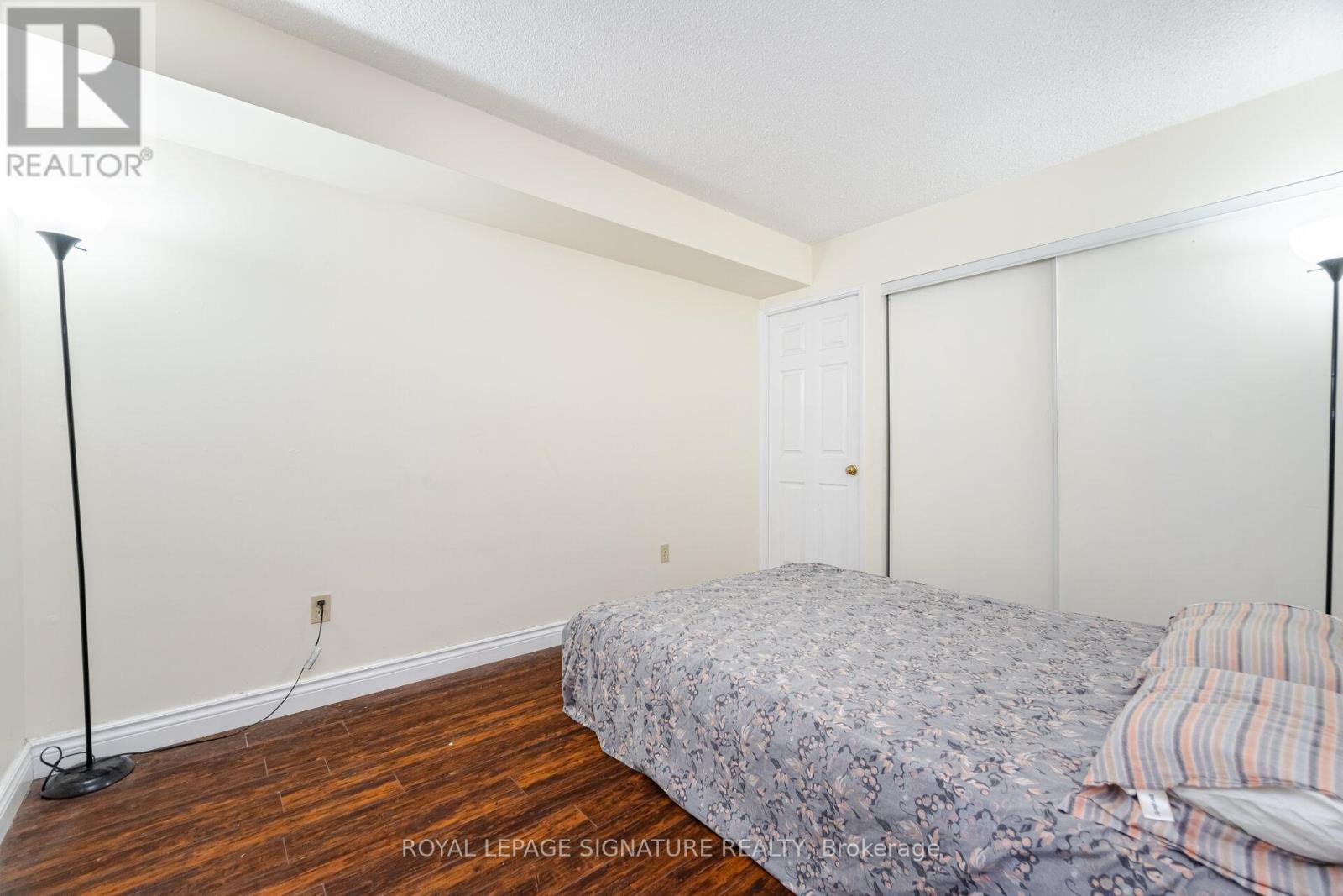 910 - 250 Webb Drive, Mississauga (City Centre), Ontario  L5B 3Z4 - Photo 10 - W12173400