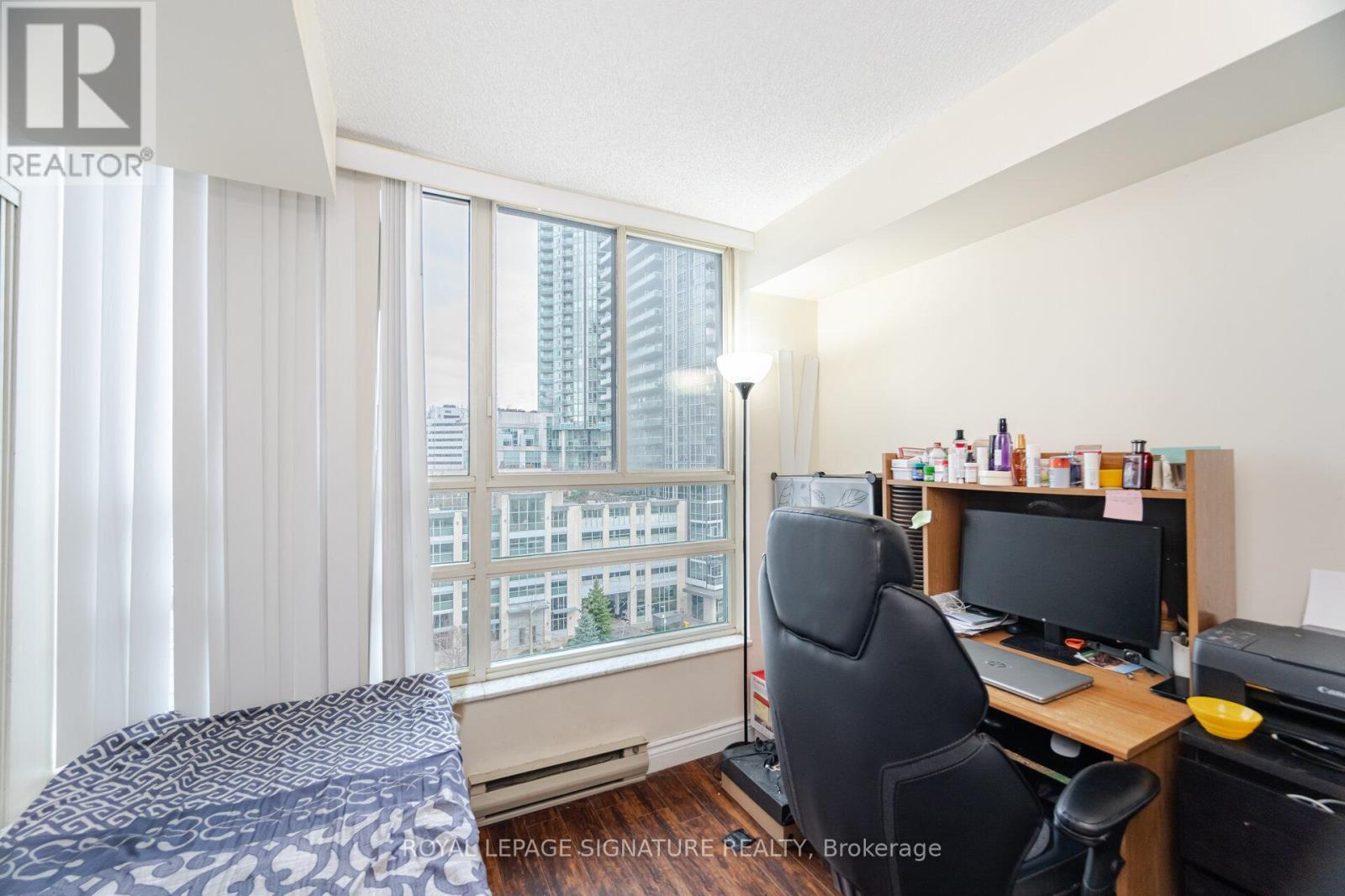 910 - 250 Webb Drive, Mississauga (City Centre), Ontario  L5B 3Z4 - Photo 13 - W12173400
