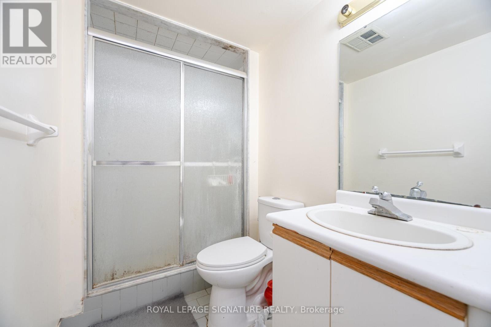 910 - 250 Webb Drive, Mississauga (City Centre), Ontario  L5B 3Z4 - Photo 14 - W12173400
