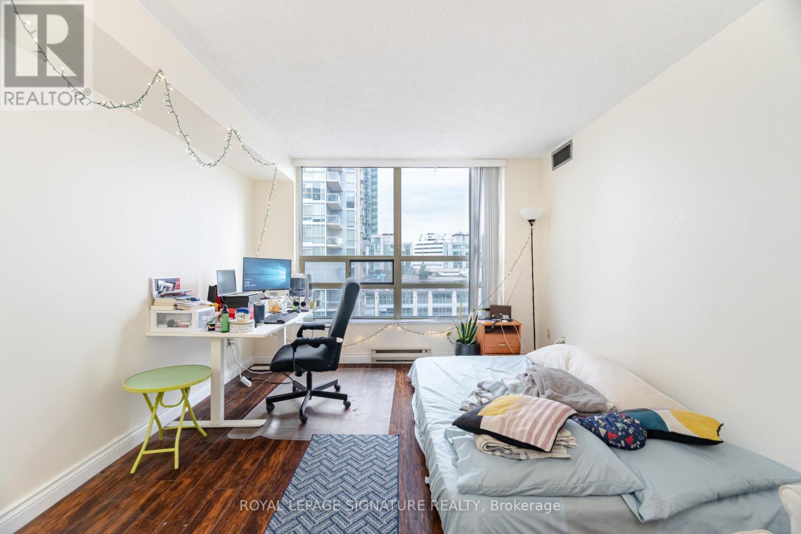 910 - 250 Webb Drive, Mississauga (City Centre), Ontario  L5B 3Z4 - Photo 15 - W12173400