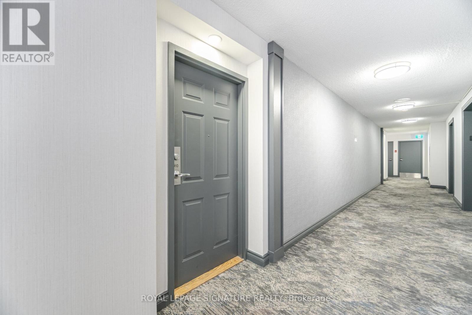 910 - 250 Webb Drive, Mississauga, Ontario  L5B 3Z4 - Photo 2 - W12173400