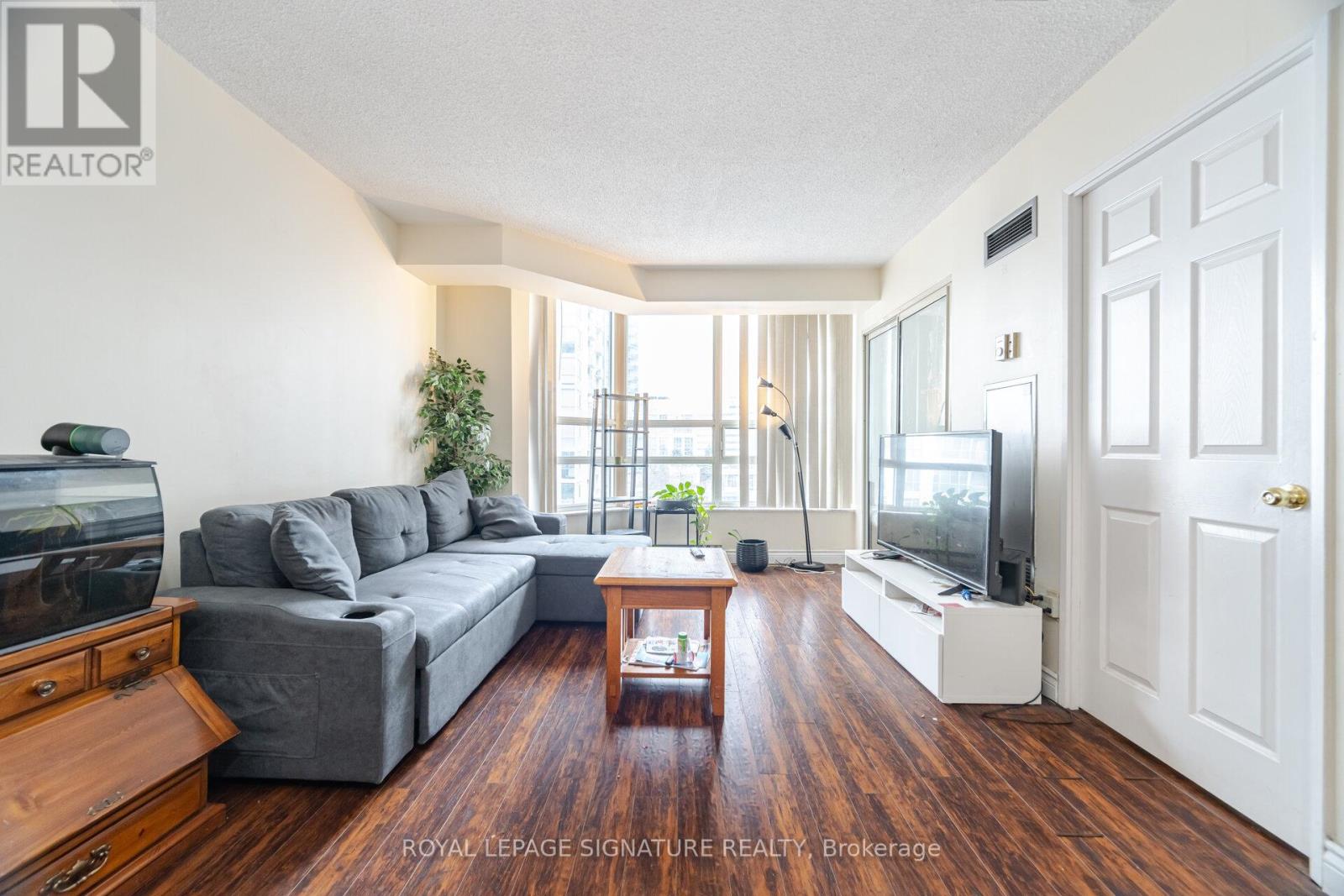 910 - 250 Webb Drive, Mississauga (City Centre), Ontario  L5B 3Z4 - Photo 7 - W12173400