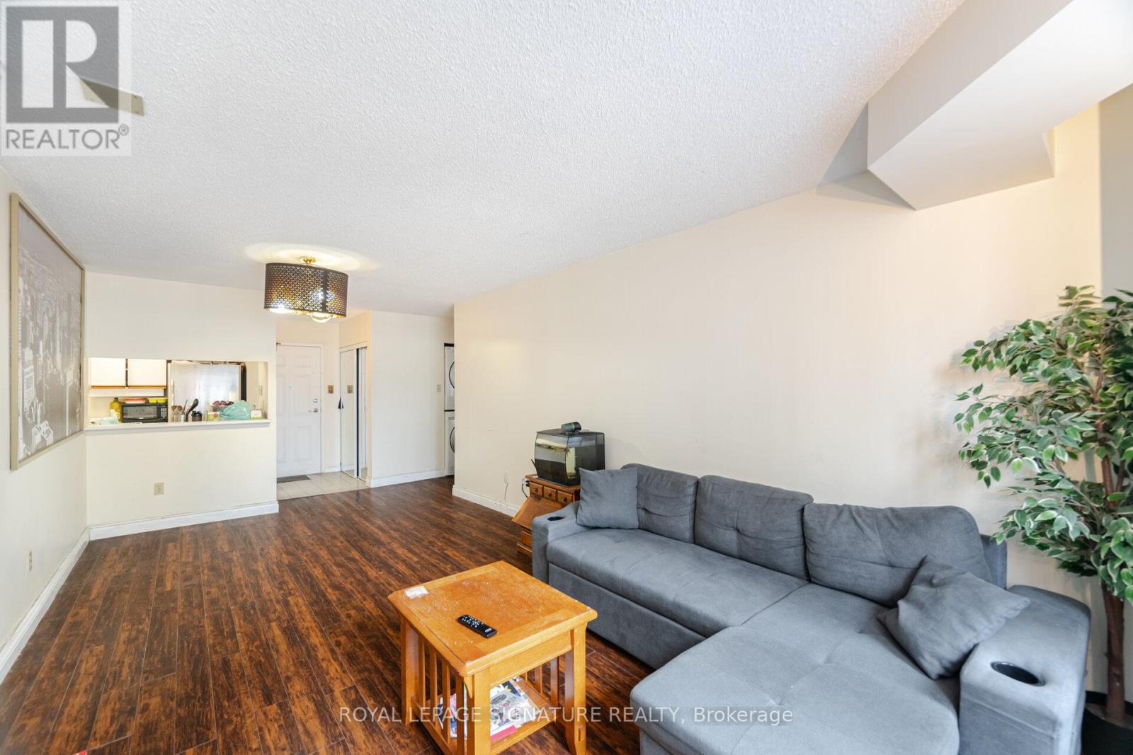 910 - 250 Webb Drive, Mississauga (City Centre), Ontario  L5B 3Z4 - Photo 9 - W12173400