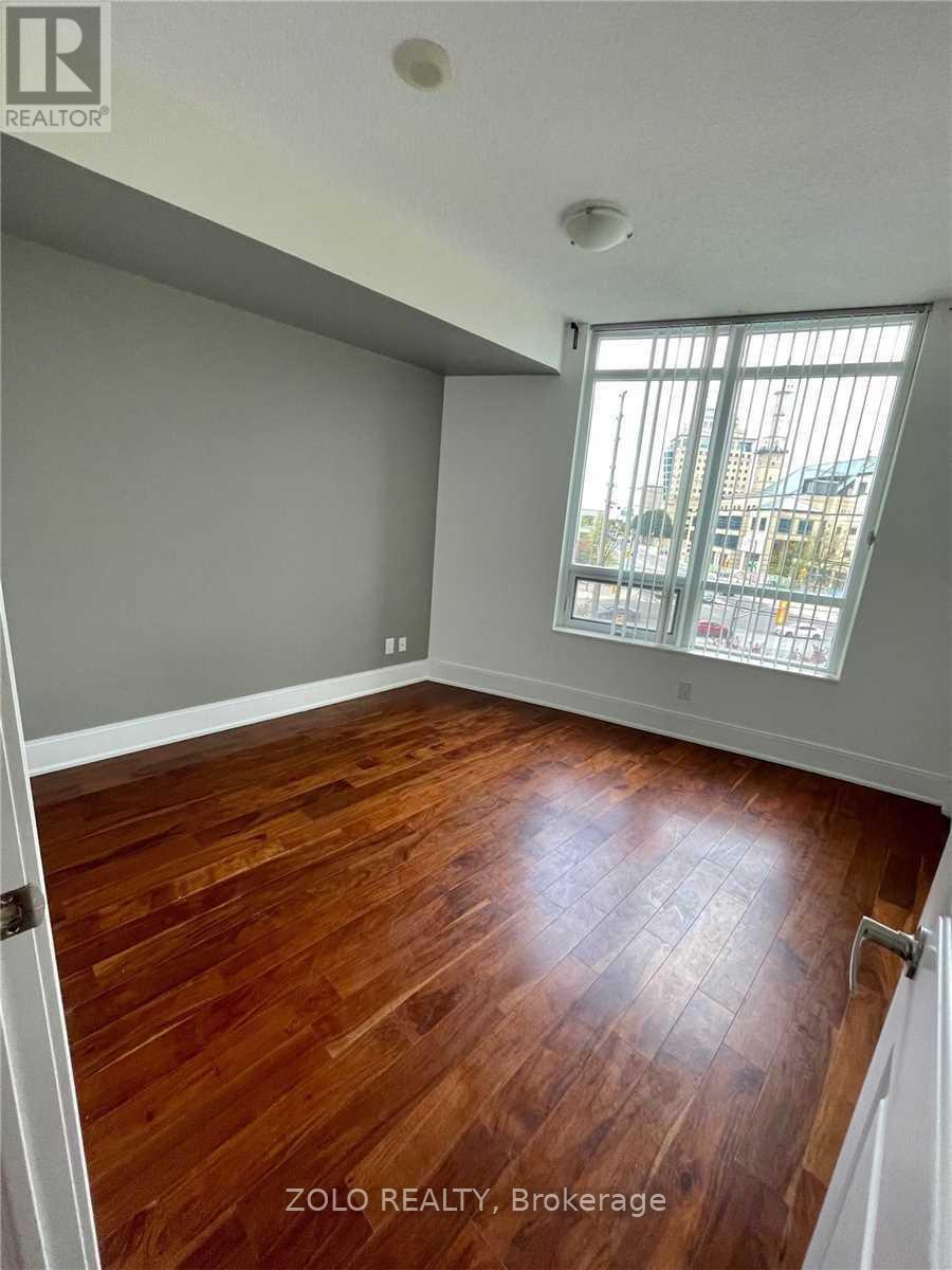 305 - 330 Burnhamthorpe Road W, Mississauga (City Centre), Ontario  L5B 0E1 - Photo 10 - W12173413