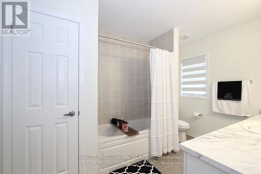 16 Dolucci Crescent, Brampton, Ontario  L7A 5E9 - Photo 12 - W12173450