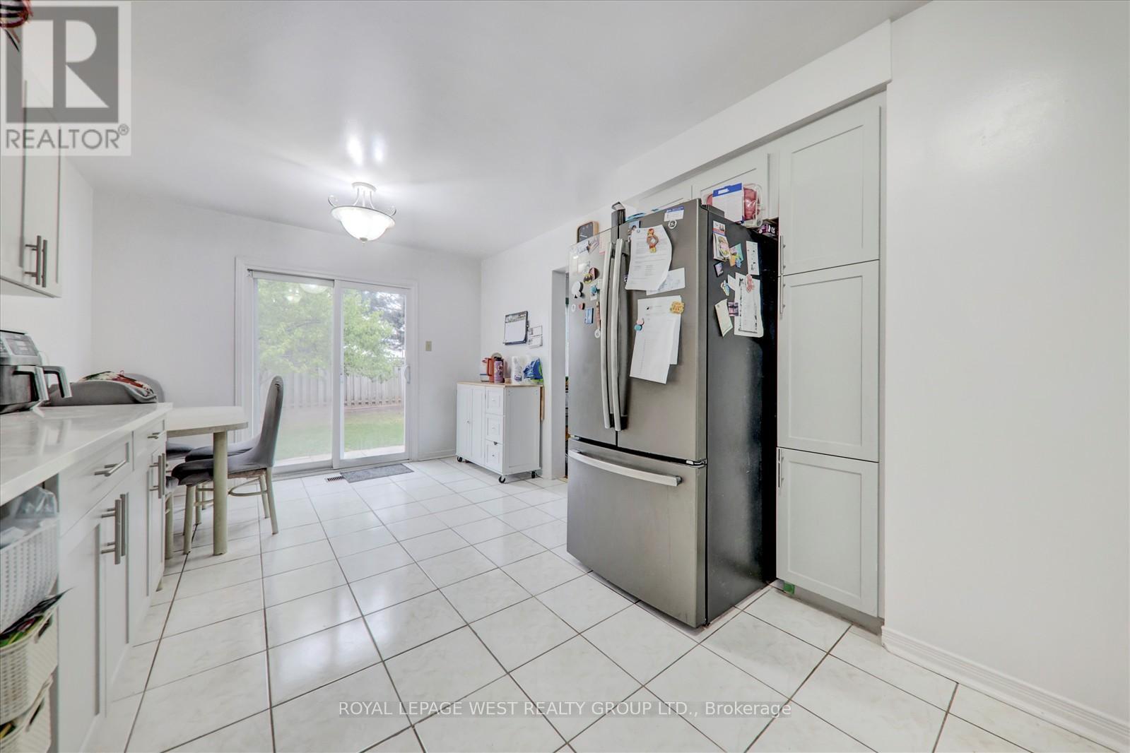 4556 Metcalfe Avenue, Mississauga, Ontario  L5M 4L5 - Photo 10 - W12173451