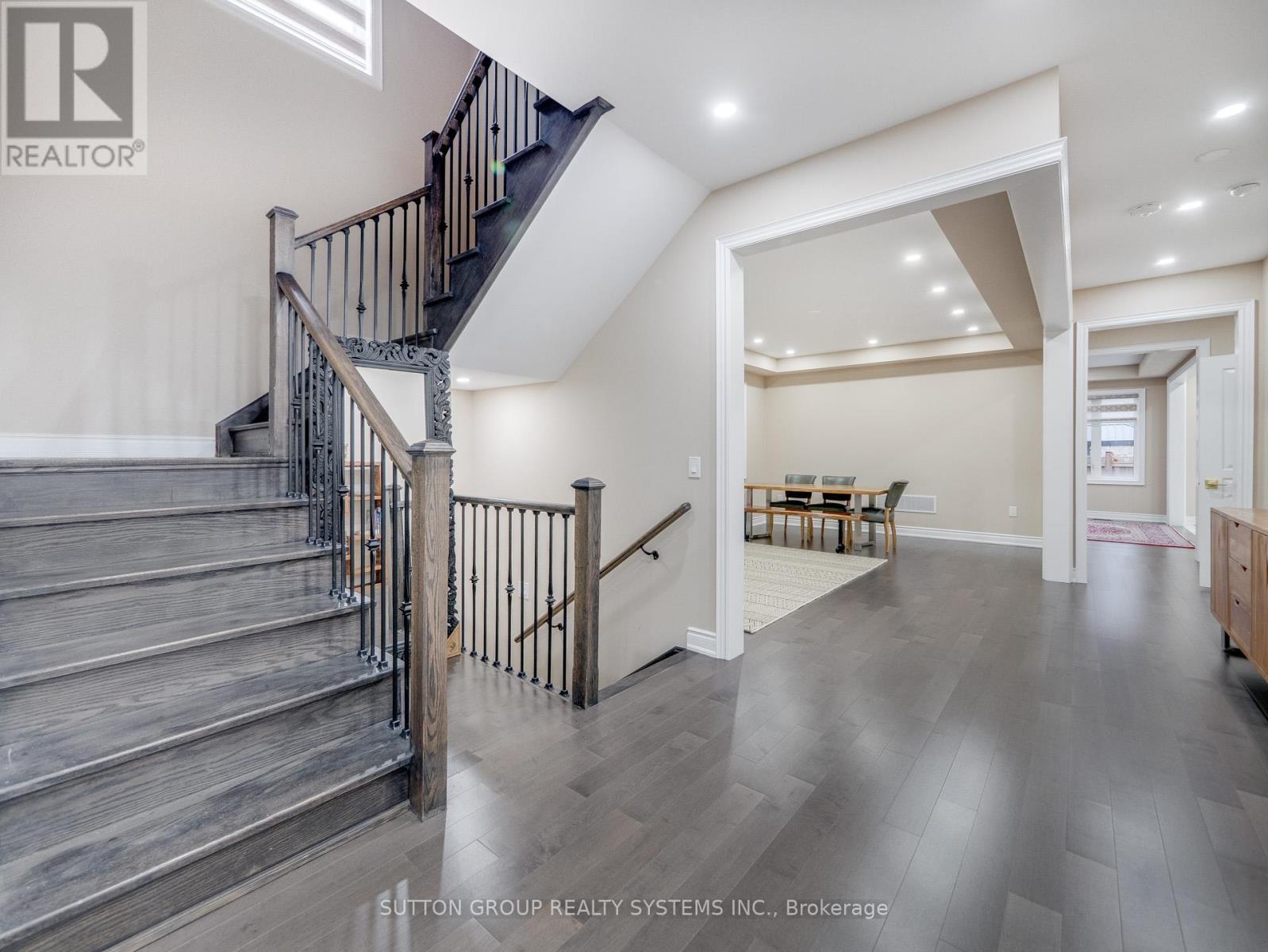 1527 Mendelson Heights, Milton, Ontario  L9E 1H3 - Photo 13 - W12173460