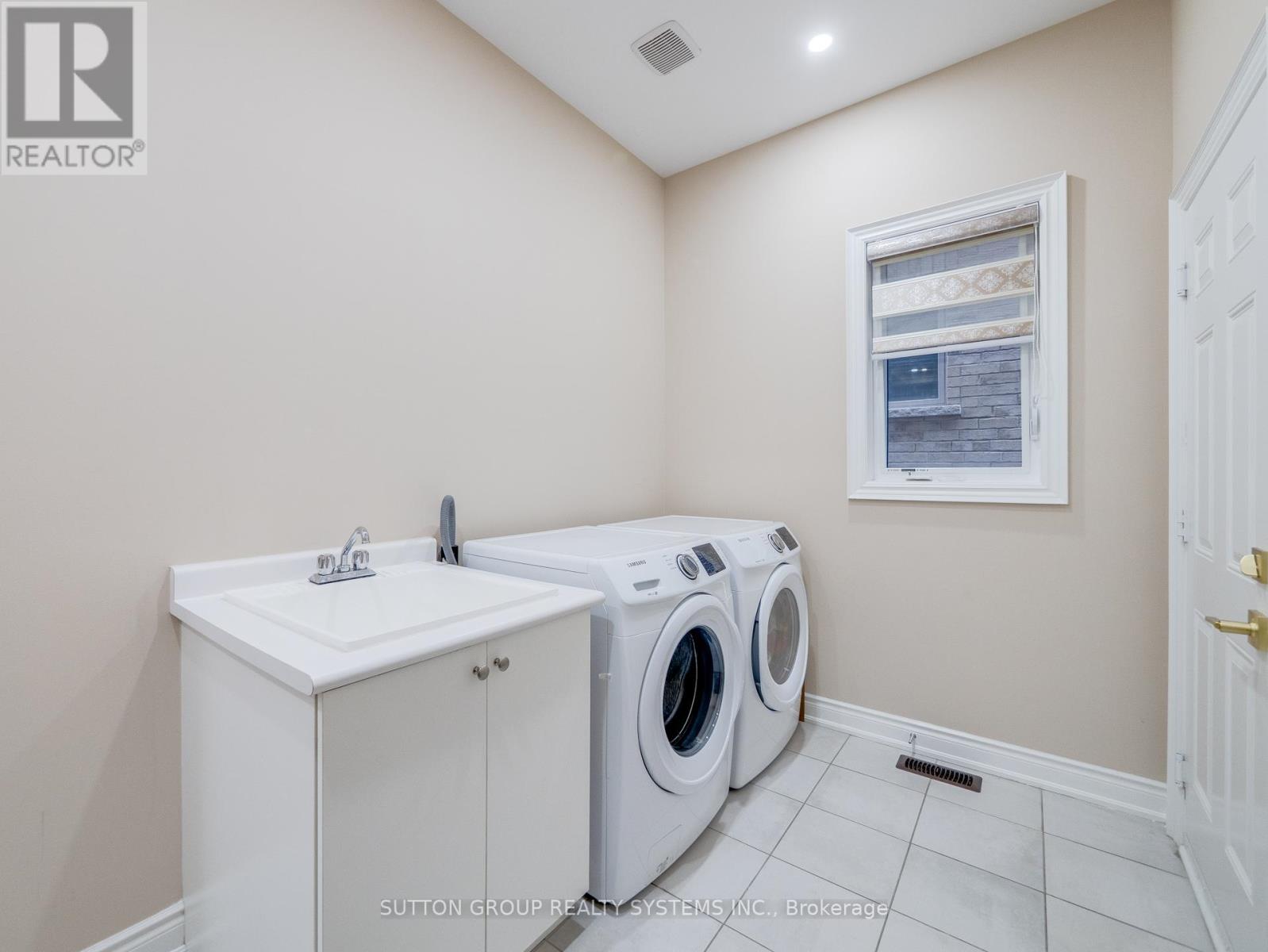 1527 Mendelson Heights, Milton, Ontario  L9E 1H3 - Photo 29 - W12173460