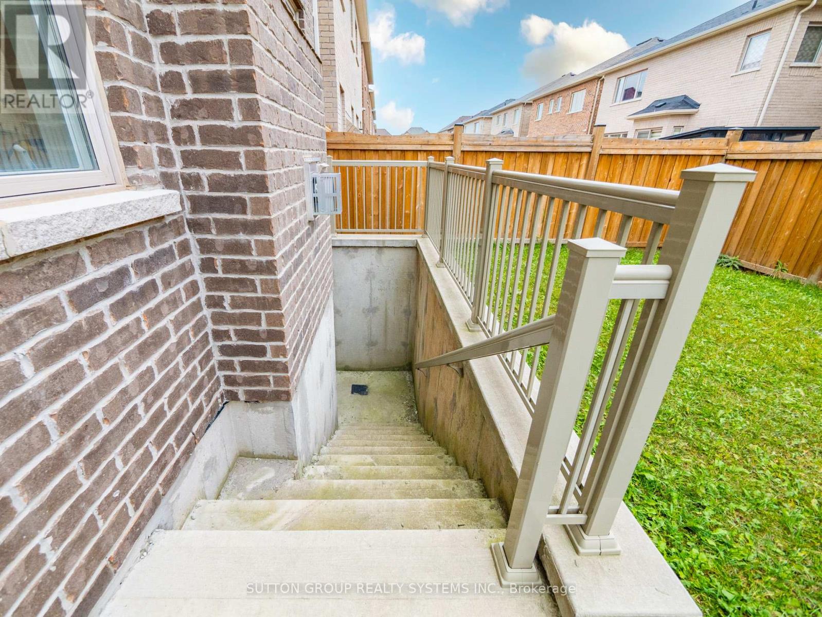 1527 Mendelson Heights, Milton, Ontario  L9E 1H3 - Photo 32 - W12173460
