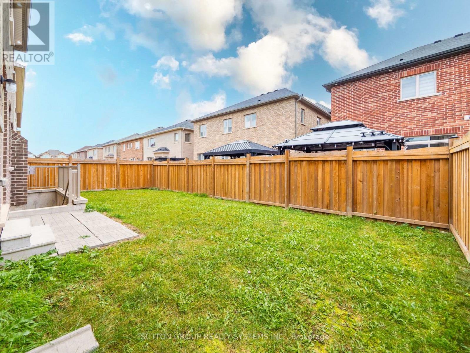 1527 Mendelson Heights, Milton, Ontario  L9E 1H3 - Photo 34 - W12173460