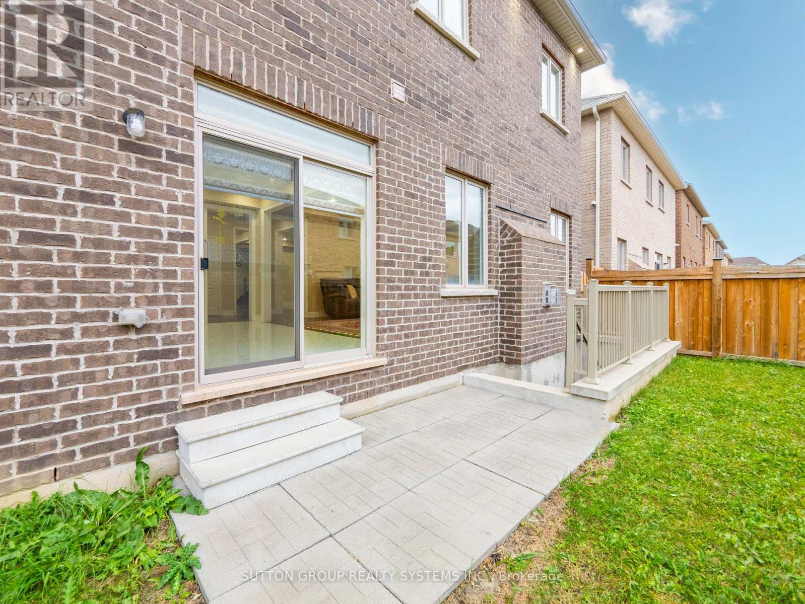 1527 Mendelson Heights, Milton, Ontario  L9E 1H3 - Photo 35 - W12173460