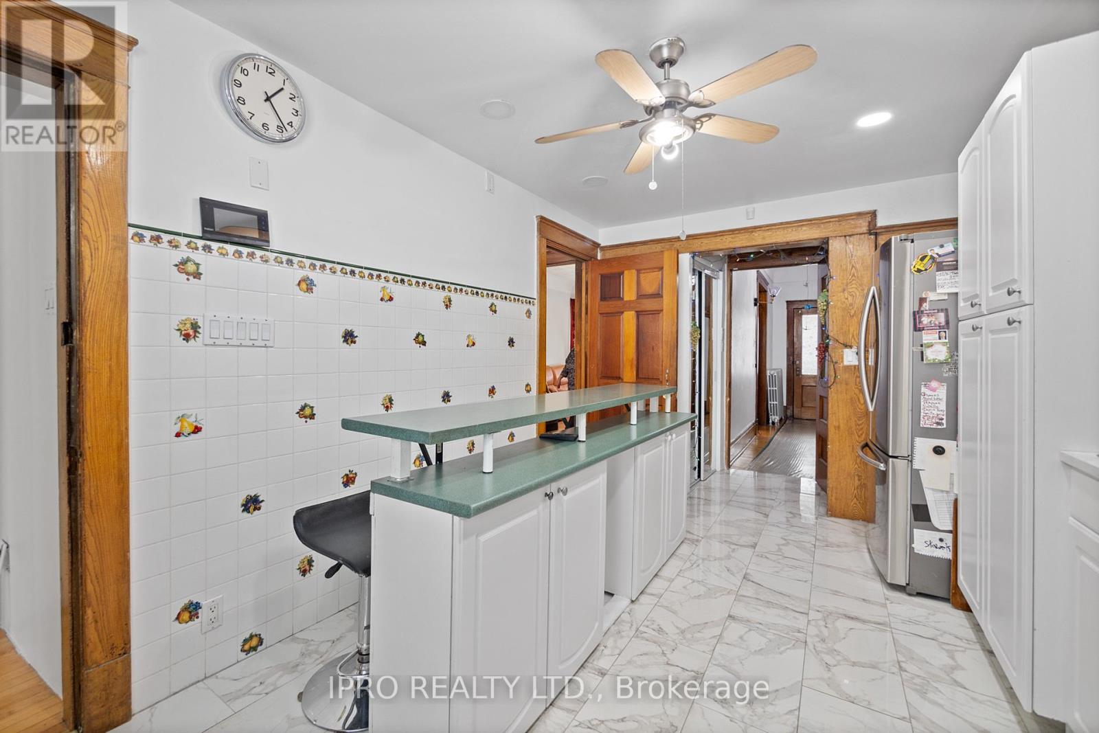 15 Macdonell Avenue E, Toronto, Ontario  M6R 2A3 - Photo 8 - W12173467