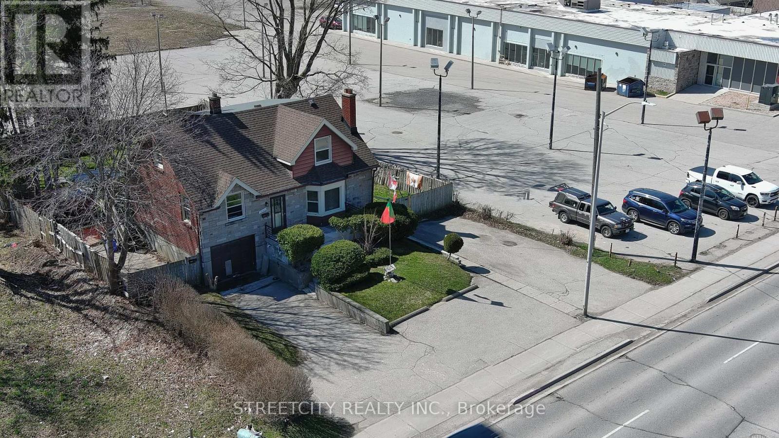 1843 Dundas Street E, London East (East H), Ontario  N5W 3E6 - Photo 4 - X12173558