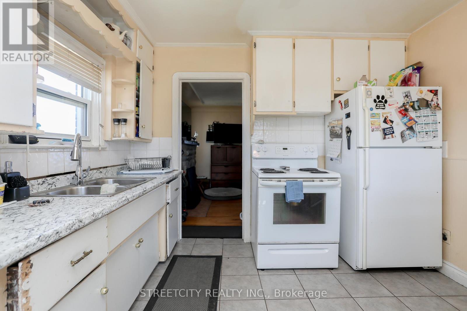 1843 Dundas Street E, London East (East H), Ontario  N5W 3E6 - Photo 8 - X12173558