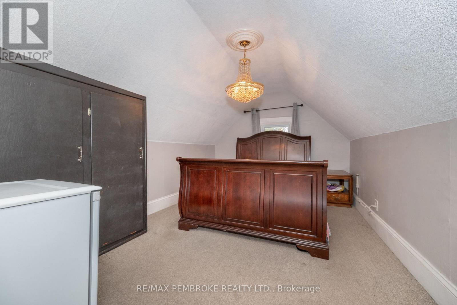 221 Renfrew Street, Pembroke, Ontario  K8A 5S2 - Photo 12 - X12173516