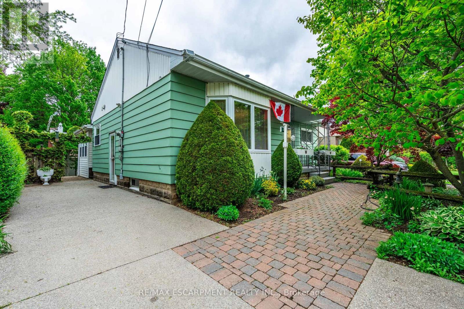 Property at 35 KEMP DRIVE image 1