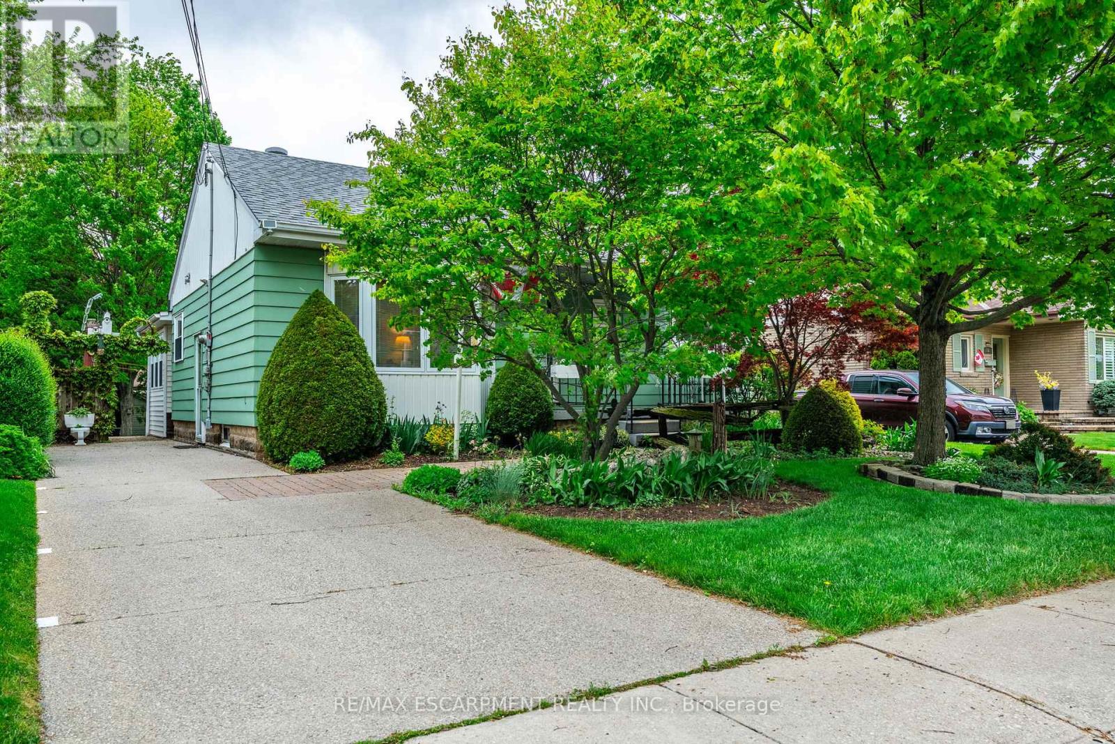 Property at 35 KEMP DRIVE image 3
