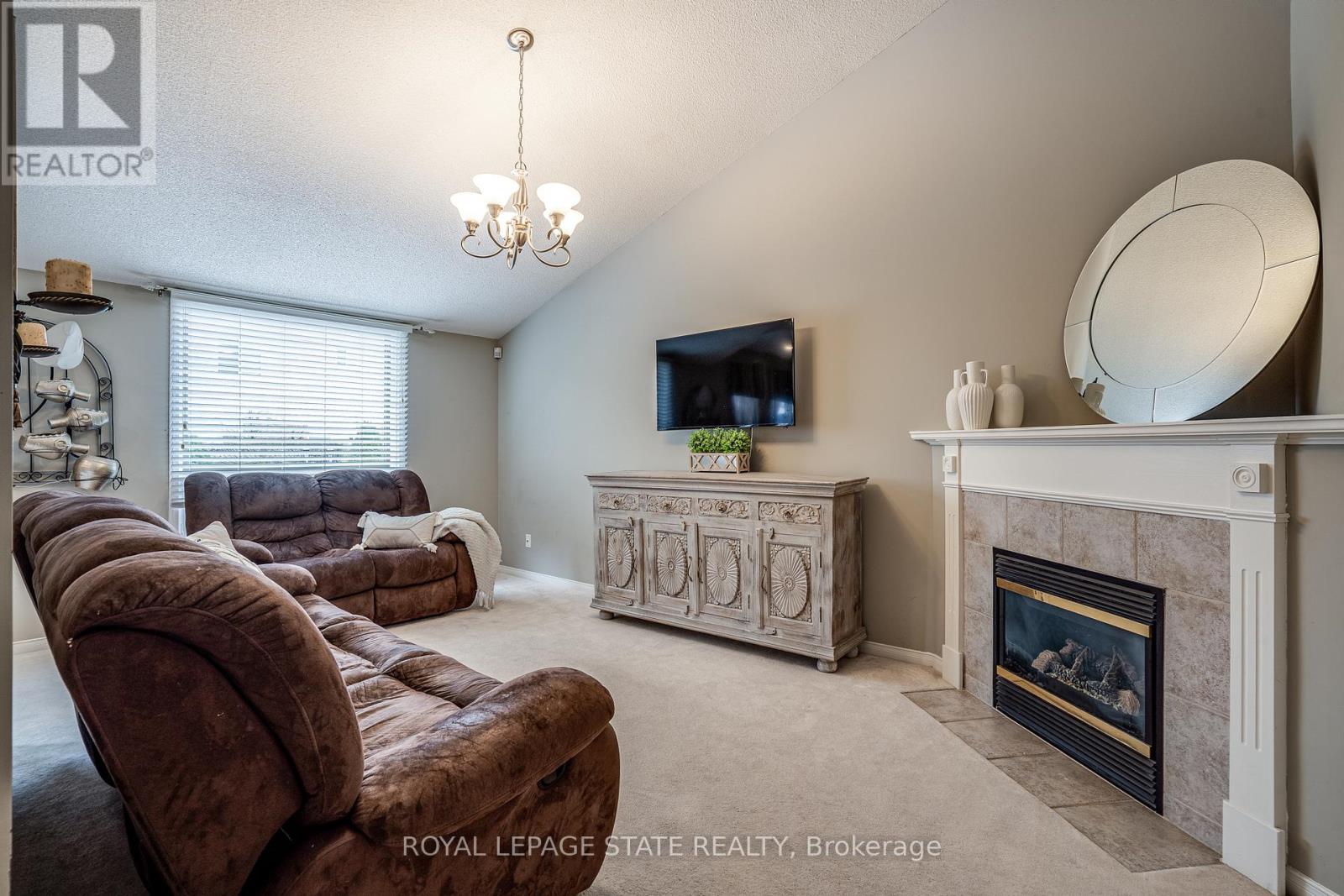 19 Claudette Gate, Hamilton, Ontario  L9B 2S3 - Photo 15 - X12173386