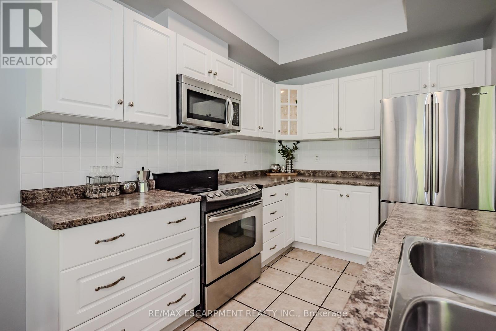 56 Liddycoat Lane, Hamilton, Ontario  L9G 0A7 - Photo 13 - X12173418