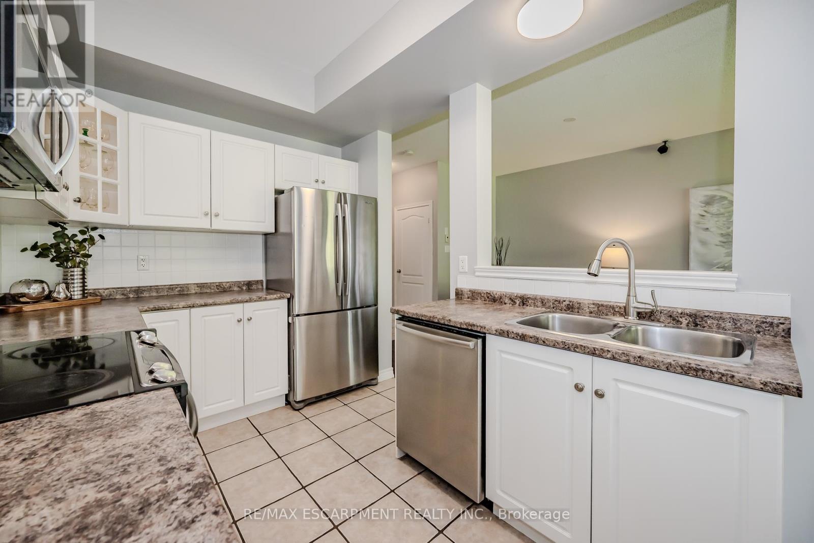 56 Liddycoat Lane, Hamilton, Ontario  L9G 0A7 - Photo 14 - X12173418