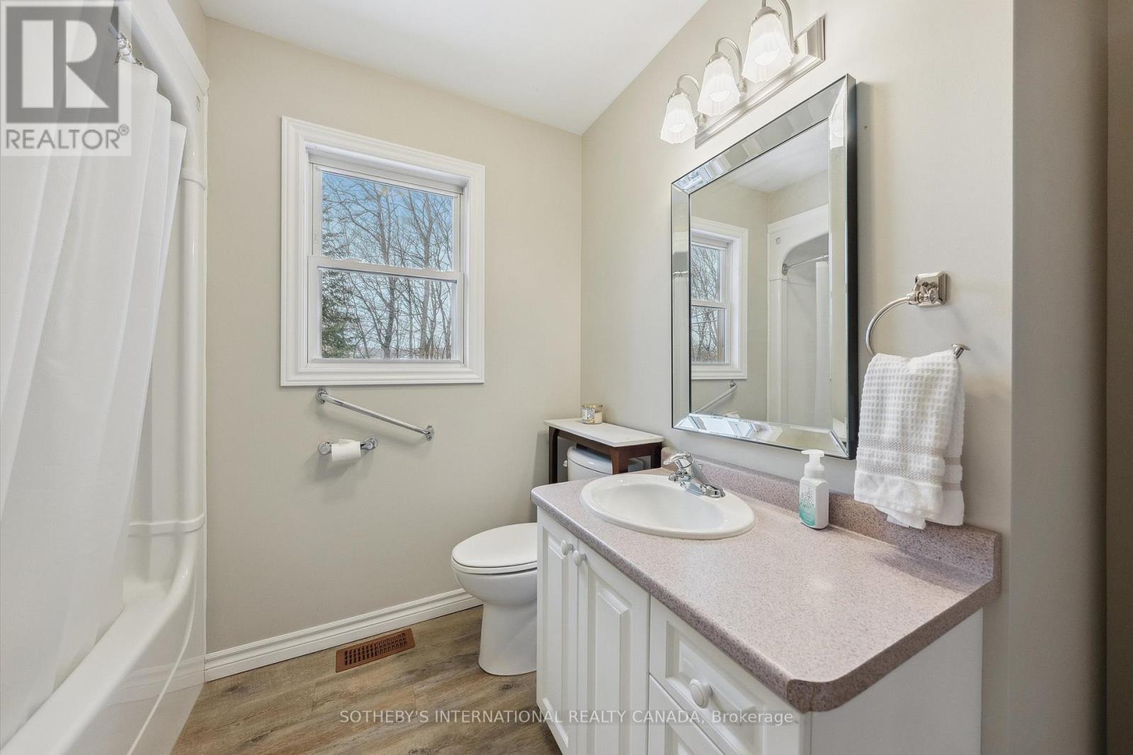 202 Sunnyside Street, Dysart Et Al (Dysart), Ontario  K0M 1S0 - Photo 25 - X12173429
