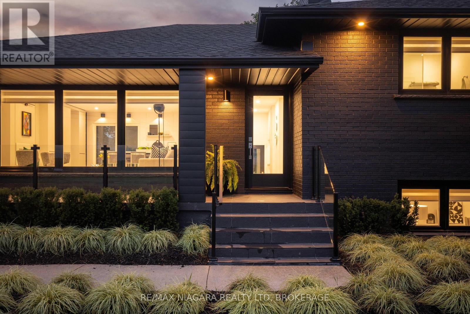 Property at 413 QUEENSTON ROAD image 2